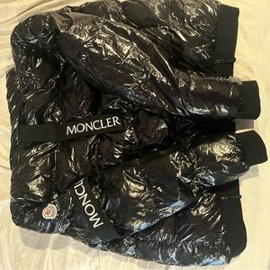 moncler puffer jacket comes with zip on hood